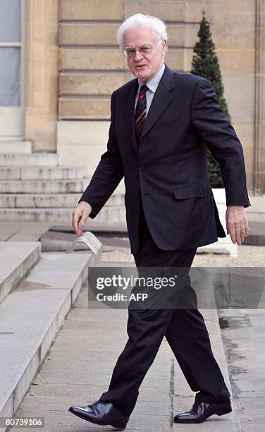 Ancien Premier ministre socialiste Lionel Jospin arrive au palais de l'Elys?e, le 18 avril 2008 ? Paris, pour rencontrer le pr?sident Nicolas Sarkozy...