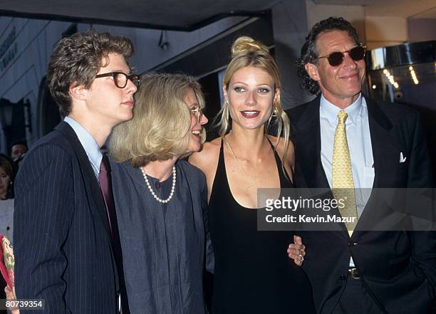 Jake Paltrow, Blythe Danner, Gwyneth Paltrow and Bruce Paltrow