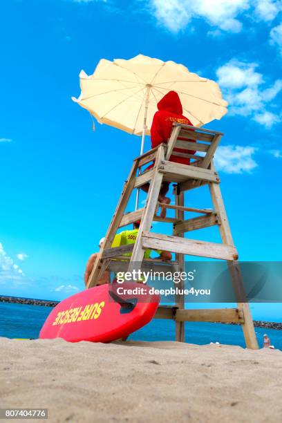 bademeister aussichtsturm am strand playa de las americas, teneriffa - lookout tower stock-fotos und bilder