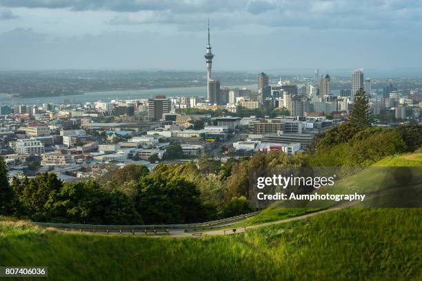 mount eden and auckland city, new zealand. - mount eden stock pictures, royalty-free photos & images