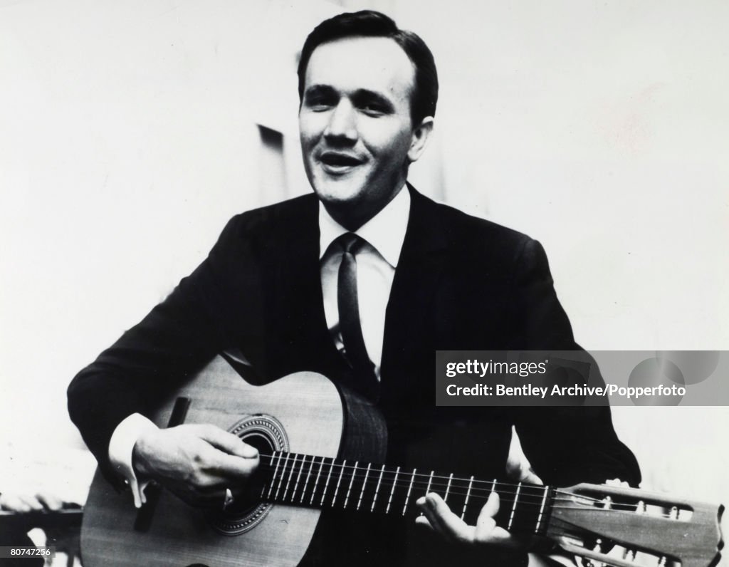 Personalities Music. (Country) pic: January 1966. Great Britain. American singer, songwriter and musician Roger Miller (1936-1992.