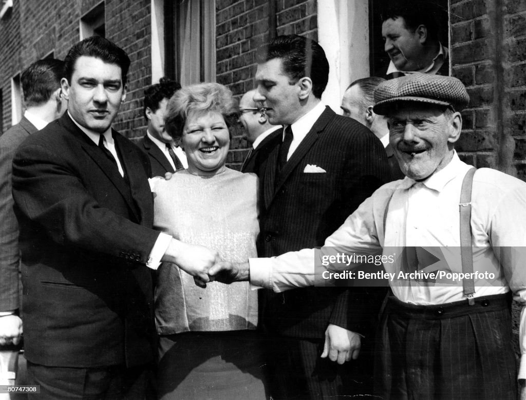 England 1960s East End London gangsters, the Kray twins pictured outside their house in Vallance Road. They are L-R: Ronnie, their mother Violet, Reggie and Grandfather Jimmy Lee.