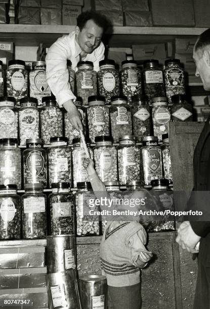 War and Conflict, Post World War Two, Great Britain, Rationing, pic: 1949, A scene in a sweet shop at the end of rationing with the shopkeeper,...