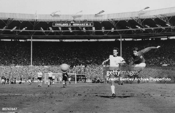 Sport, Football, pic; 30th July 1966, 1966 World Cup Final at Wembley, England 4 v West Germany 2 a,e,t, England's Geoff Hurst scores 4th goal as...