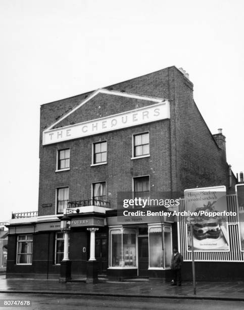 Crime, London, England, Circa 1960's, The Kray Twins, The Chequers pub, Walthamstow, One of the pubs used by Ronnie and Reggie Kray