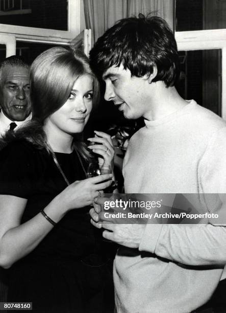 Personalities, Photography, pic: 18th August 1965, British photographer David Bailey with his new wife French actress Catherine Deneuve after their...