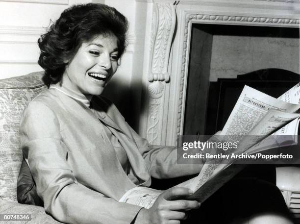 Cinema Personalities, pic:15th July 1964, American actress Anne Bancroft pictured in London to attend the premiere of her film "The Pumpkin Eater",...