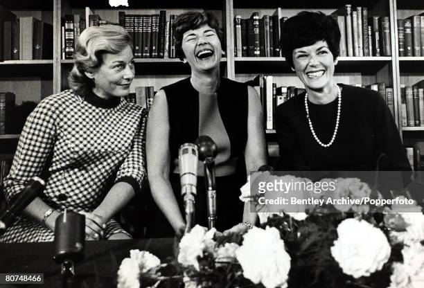 Space Exploration, pic: 1969, The wives of the 3 Apollo 11 astronauts pictured in London, l-r, Joan Aldrin, Janet Armstrong and Patricia Collins,...