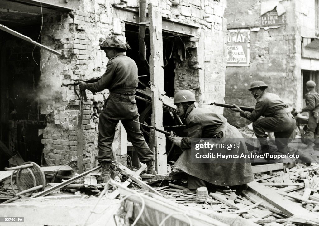 War and Conflict World War Two. (D-Day). Invasion of France. pic: June 1944. Allied troops clearing houses of Germans at Caen, Normandy.