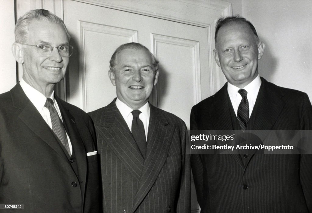 Politics pic: 25th November 1960. British Chancellor of the Exchequer Selwyn Lloyd, centre, flanked by Robert Anderson, the American Secretary of the Treasury, left, and Douglas Dillon, the American Under Secretary of State.