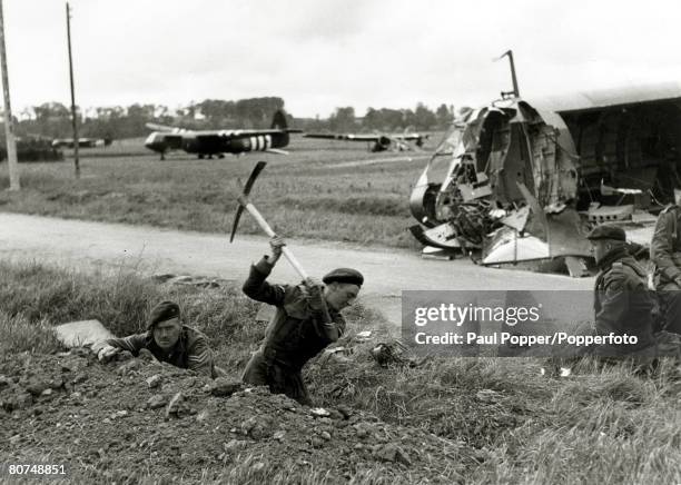 War and Conflict, World War Two, pic: 6th June 1944, Normandy, France, Commandos of 1 SS, Brigade who arrived in support of Allied glider troops, dig...