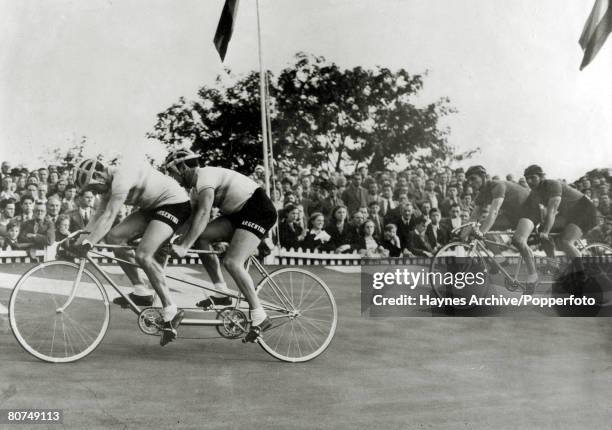 Sport, Cycling, 1948 Olympic Games, Herne Hill, England, August 1948, The start of a 2000 metres heat in the tandem race shows the eventual gold...