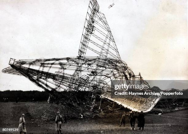 Dirigibles, The British airship R101 after having crashed at Beauvais, France, 5th October 1930, killing 47 people, showing only the twisted...