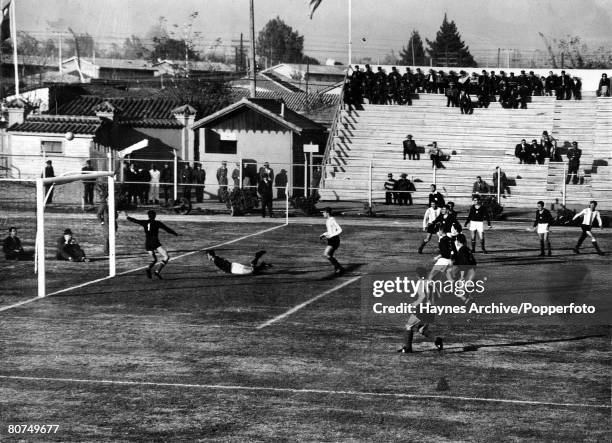 Football, 6th June 1962, World Cup Finals, Rancagua, Chile, Group 4, Argentina 0 v Hungary 0, Action during the match