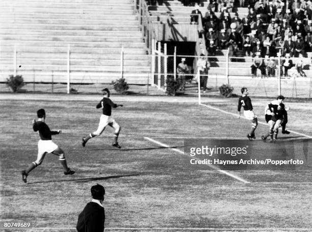Football, 6th June 1962, World Cup Finals, Rancagua, Chile, Group 4, Hungary 0 v Argentina 0, Hungarian goalkeeper Grosics clears from an Argentinian...
