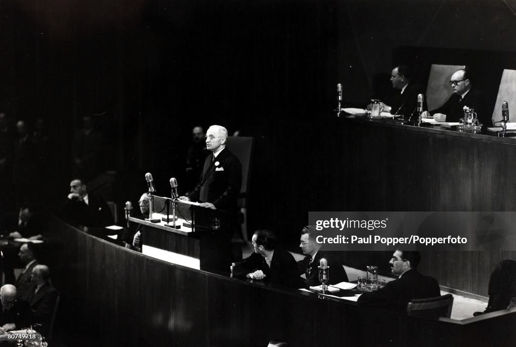 Politics U.S.President Harry Truman speaking at the 1st General Assembly of the United Nations. circa 1946.