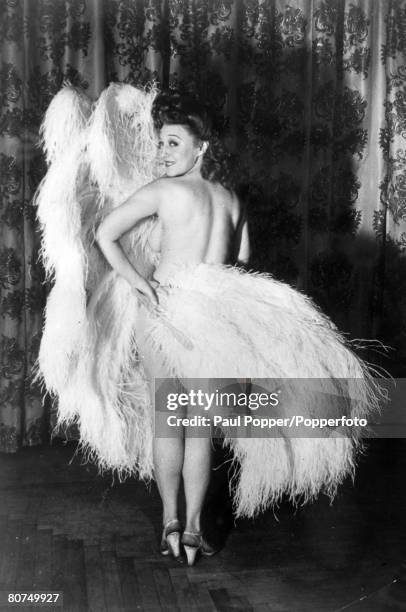 Personalities, Entertainment, Dance, pic: circa 1930's, New York, Sally Rand, American exotic dancer and actress famous for her fan dance