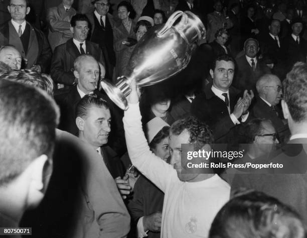 Sport, Football,European Cup Final in Brussels, Real Madrid 2 v Partizan Belgrade 1, pic: 12th May 1966, Real Madrid's Francisco Gento with the...