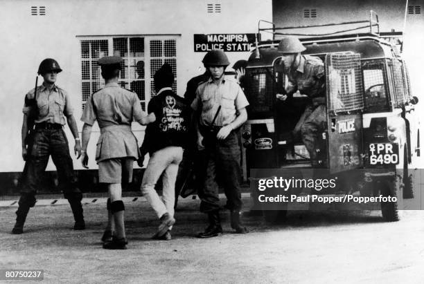 Rhodesian Man Found In 111 Rhodesian Army Photos & High Res Pictures - Getty Images