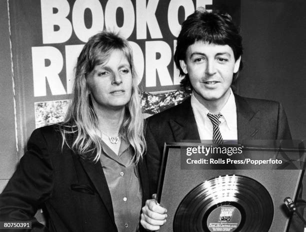 Music, Personalities, pic: October 1979, London, Paul McCartney, with his wife Linda, with a unique disc cast in rhodium, presented for appearing 3...