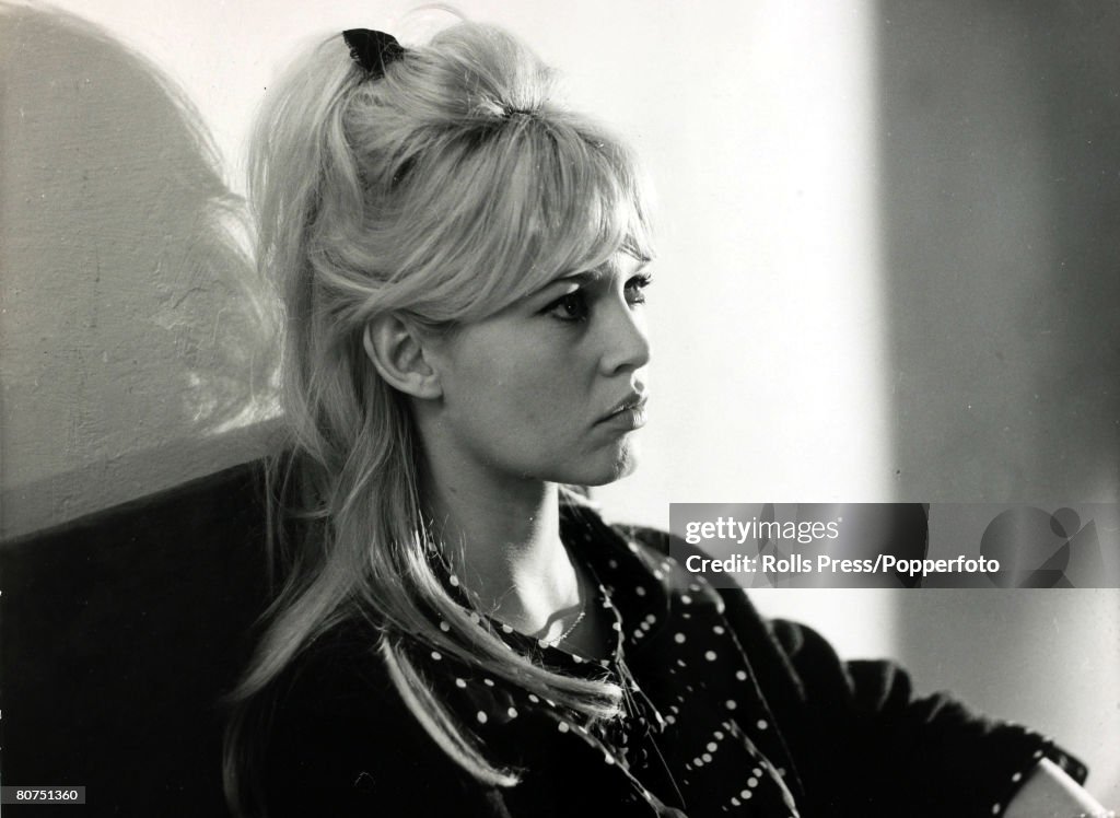 Cinema Personalities pic: 30th January 1964. French film actress Brigitte Bardot, (born 1934), pictured in a relaxed casual portrait. Brigitte Bardot, first appeared on screen in 1952, married Roger Vadim when she was 18 and became a major star after app