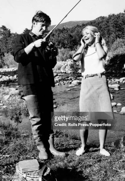 Stage and Screen, Personalities, pic: circa 1965, British actor Tom Courtenay , pictured with co-star Julie Christie, who enjoys a laugh at his...