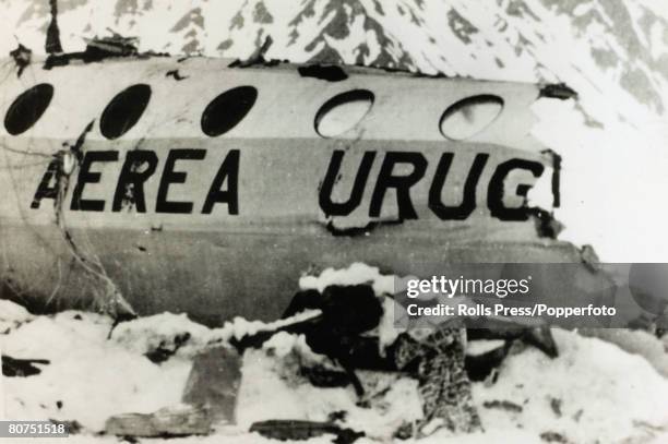 People, Transport, Aviation Disasters pic: December 1972, A dead body from the "Andes Flight Disaster" lies near the wreckage, On 13th October 1972 a...
