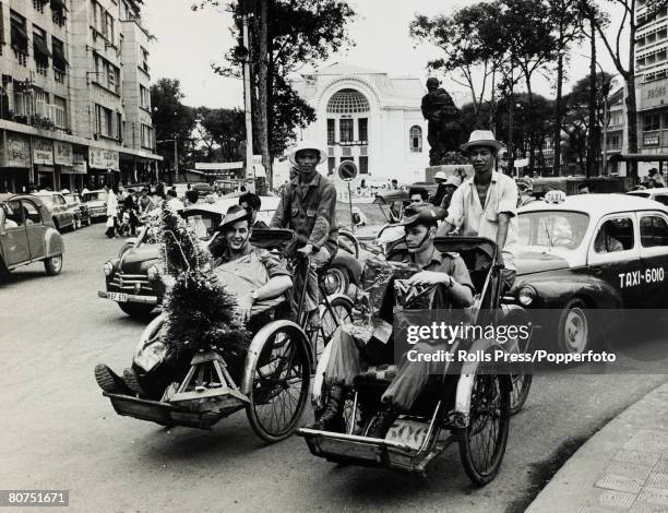 War and Conflict, The Vietnam War, pic: December 1966, Saigon, South Vietnam, Two Australian soldiers riding in pedicabs having been christmas...