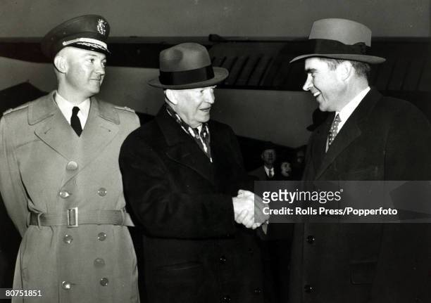 Politics, Personalities, USA, pic: December 1957, President Dwight D, Eisenhower, about to leave for a NATO conference in Paris, shakes hands with...