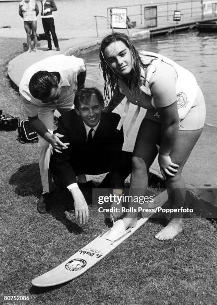 Sport, Water Skiing, pic: circa 1970, Deidre Barnard, South African Champion water-skiier, pictured with her father, centre, at Ruislip, Middlesex