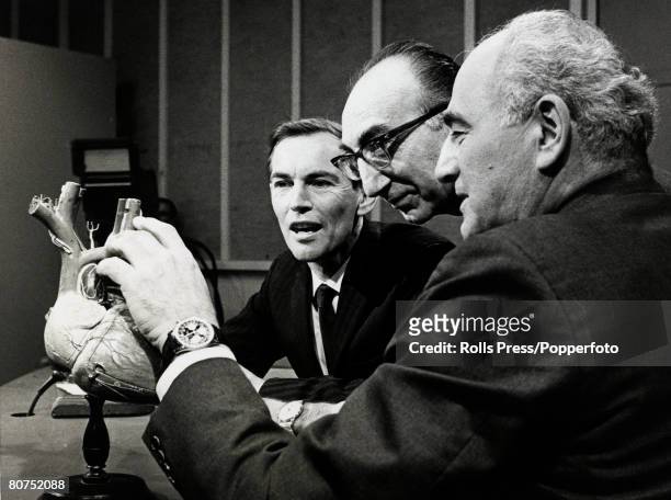 Personalities, Health/ Heart Surgery, pic: 27th December 1967, Washington, USA, Dr, Christian Barnard,left, pictured with Dr, Michael De Bakey,...