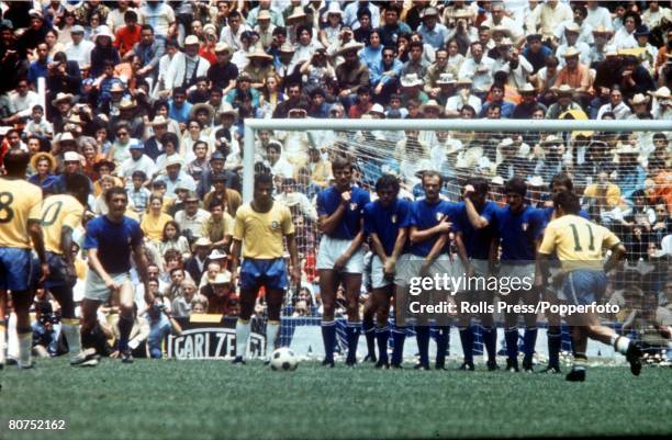 World Cup Final 1970, Mexico City, Mexico, 21st June Brazil 4 v Italy 1, Italy form a wall as Brazil's Pele and Rivelino prepare a Free-kick