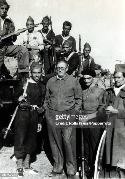War and Conflict, Spanish Civil War , pic: 4th August 1936, Senor Alvarez del Bayo a Socialist Deputy visits Government forces at the battle front at...
