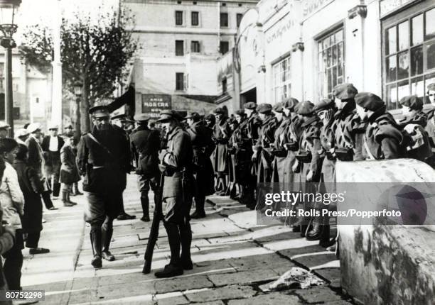 War and Conflict, Spain, Pre - Spanish Civil War, pic: 22nd December 1930, A patrol of soldiers on guard in Barcelona following an attempted coup in...