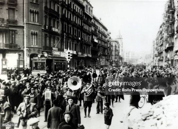 War and Conflict, Spanish Civil War ,pic: 27th August 1937, A band plays General Franco's troops into Barcelona after the city had fallen to the...