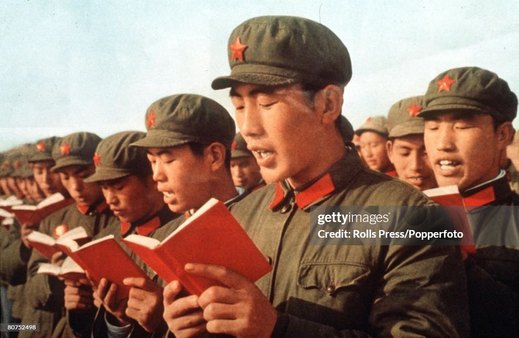 1969 China's Red Army soldiers read from Mao Tse-tung's "Little Red Book".