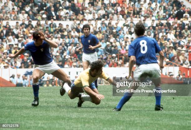 World Cup Final, Mexico City, Mexico, 21st June Brazil 4 v Italy 1, Brazil's Rivelino is challenged by Italian defenders during the match