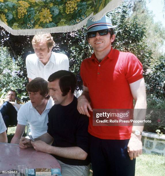 World Cup Finals, Mexico, Nobby Stiles relaxes with other England players in their hotel grounds during the tournament
