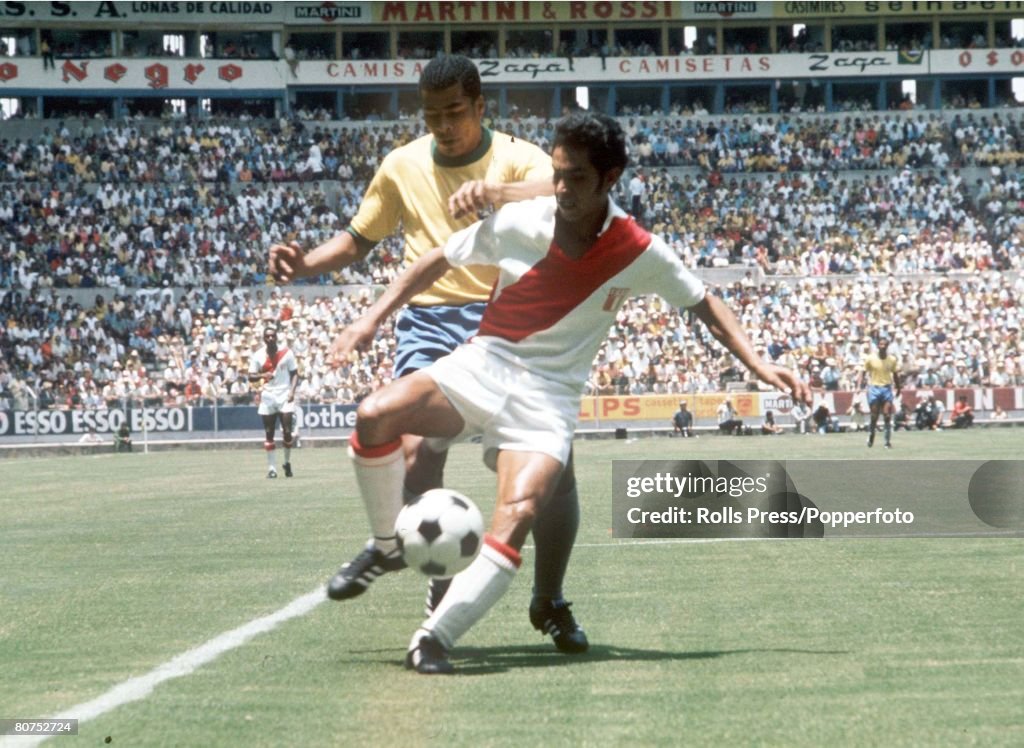 1970 World Cup Finals, Guadalajara, Mexico 14th June, 1970. Brazil 4 v Peru 2. Brazil's Jairzinho tries to win the ball from a Peruvian player during the two team's quarter-final match.