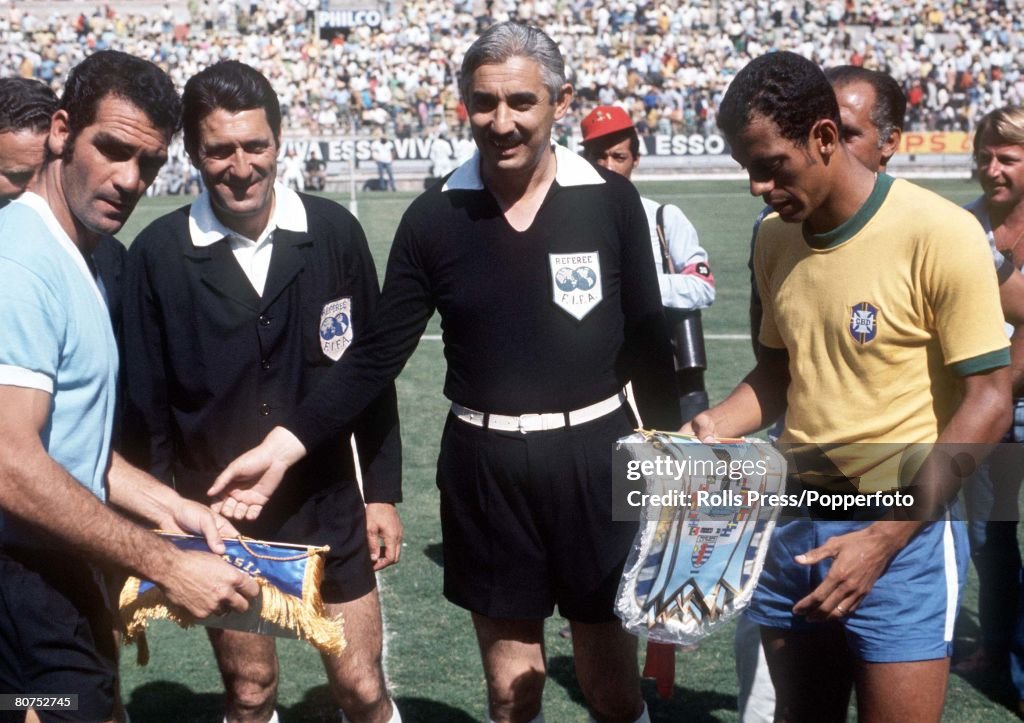 1970 World Cup Semi-Final Guadalajara, Mexico. 17th June, 1970. Brazil 3 v Uruguay 1. The Uruguayan captain exchanges pennants with Brazilian captian Carlos Alberto (R) before the match as referee De Mendibil (2L) and linesman Bakhramov looks on.