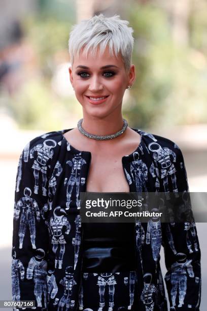 Singer Katy Perry poses during the photocall before Chanel 2017-2018 fall/winter Haute Couture collection show in Paris on July 4, 2017. / AFP PHOTO...