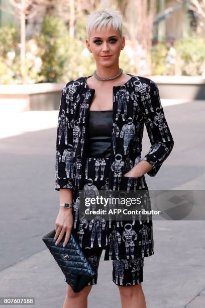 Singer Katy Perry poses during the photocall before Chanel 2017-2018 fall/winter Haute Couture collection show in Paris on July 4, 2017. / AFP PHOTO...