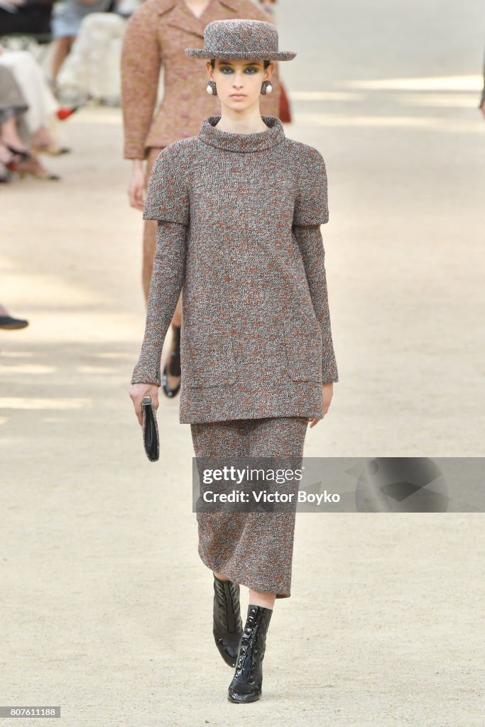 Chanel : Runway - Paris Fashion Week - Haute Couture Fall/Winter 2017-2018