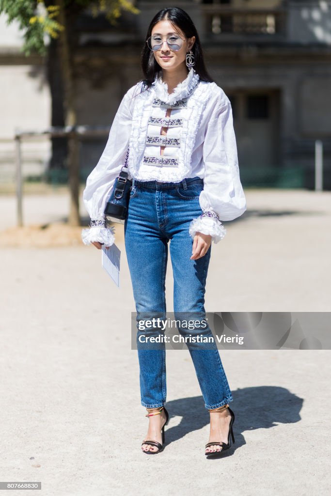 Street Style - Paris Fashion Week - Haute Couture Fall/Winter 2017-2018 : Day Three