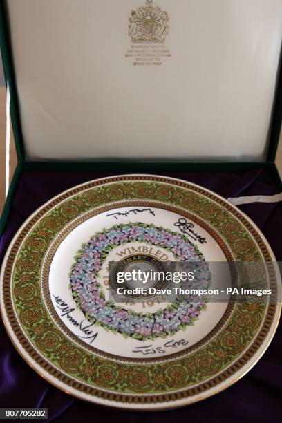 Wimbledon Lawn Tennis Museum. A comemorative plate from 1977, signed by the mens and womens singles tournament finalists in the Wimbledon Museum