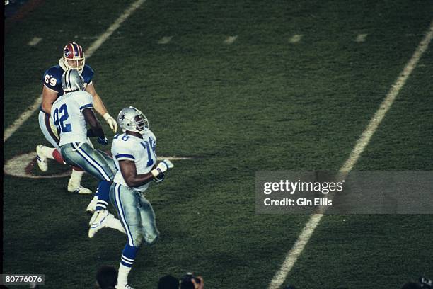 Don Beebe autographed 8x10 Photo (Buffalo Bills) Punt Return Image Don Beebe autographed 8x10 Photo (Buffalo Bills) Punt Return Image