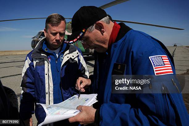 Steve Riley Nasa Office Inspection Tablet Photos and Premium High Res Pictures - Getty ...