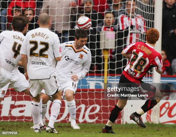 Stephen Quinn of Sheffield United scores a goal during the Coca-Cola Championship match between Sheffield United and Hull City at Bramall Lane on...