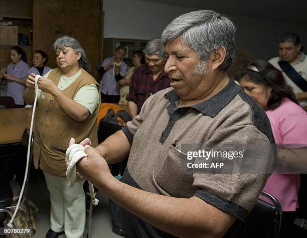 Hand Magic String 65 String Tricks Stock Photos, High-Res Pictures, and Images - Getty Images
