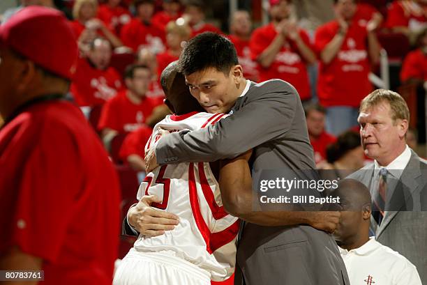 Mutumbo Rockets 252 Mutumbo Stock Photos, High-Res Pictures, and Images - Getty Images
